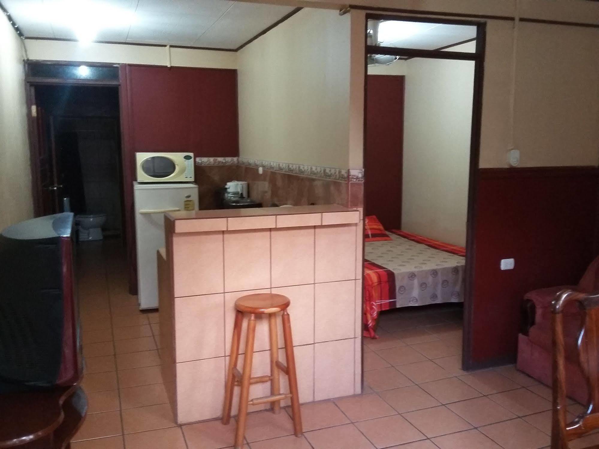Cabinas Madeleine Puntarenas Dış mekan fotoğraf