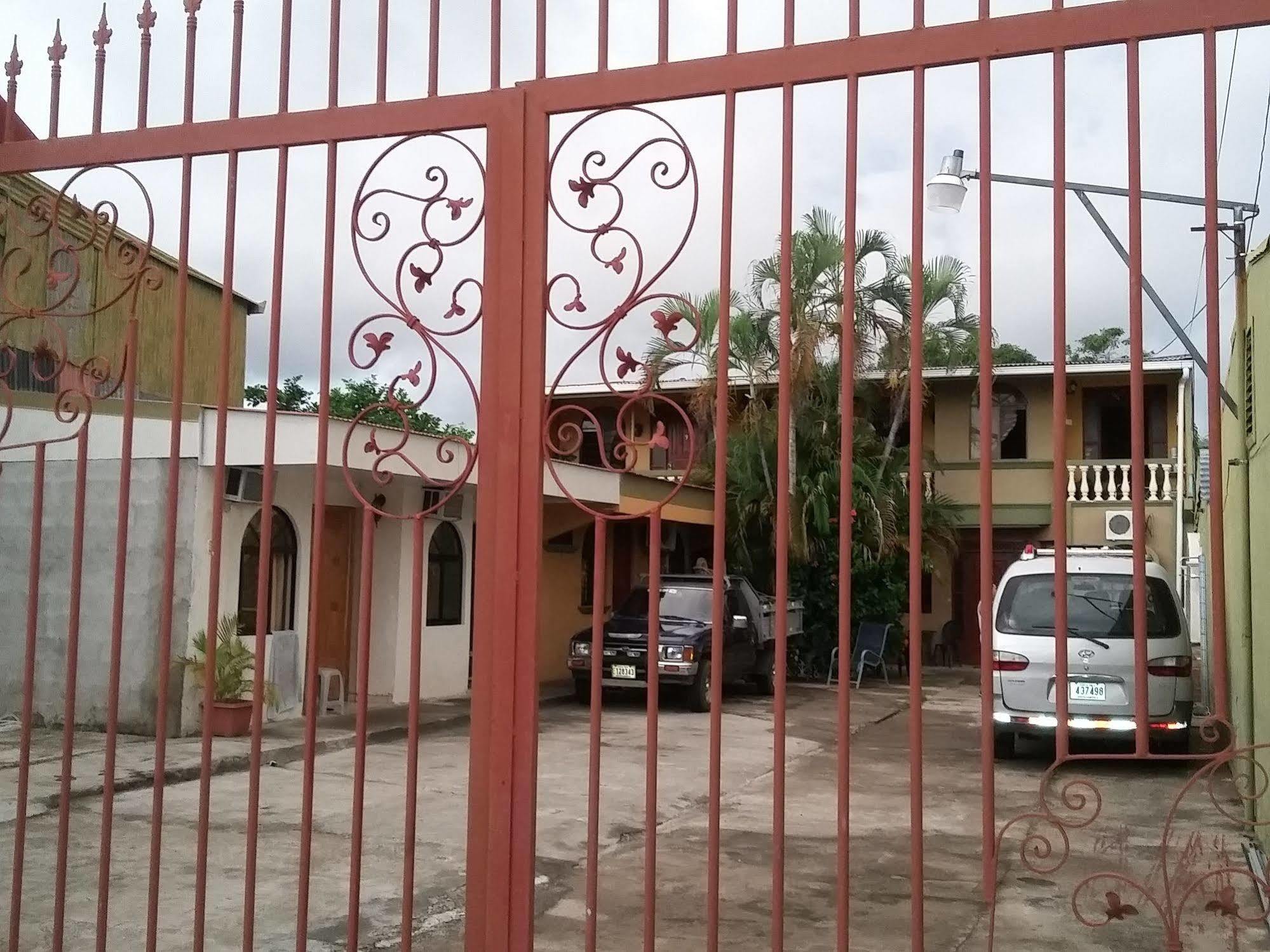 Cabinas Madeleine Puntarenas Dış mekan fotoğraf